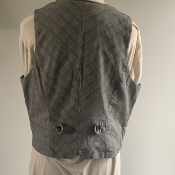 ESPRIT vest, gently used. - Picture 2 of 5